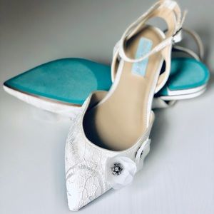 Betsey Johnson SB Willa Size 6 Ivory